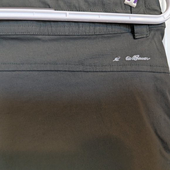 Eddie Bauer Cargo Travel / Golf / Hiking Shorts | 8 | OLIVE | EUC | 5.5" Inseam - Picture 4 of 7